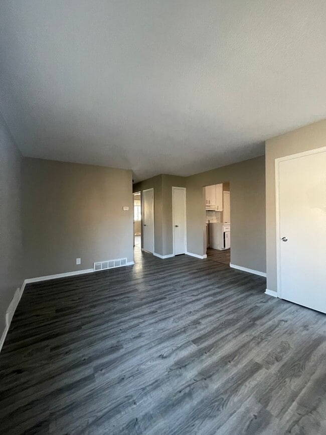 Primary Photo - Spacious 3 Bed! Your Next Home Awaits!