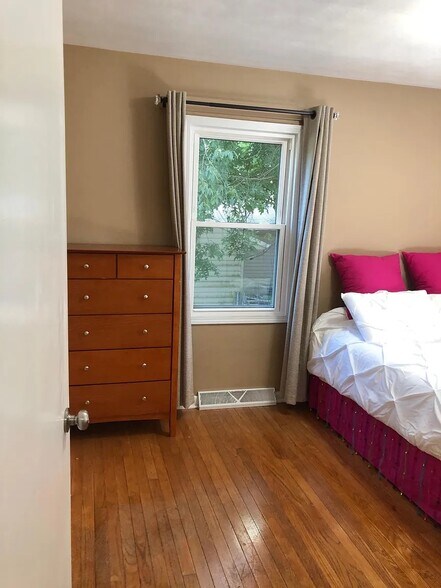 Building Photo - 131 N Hillsdale Dr