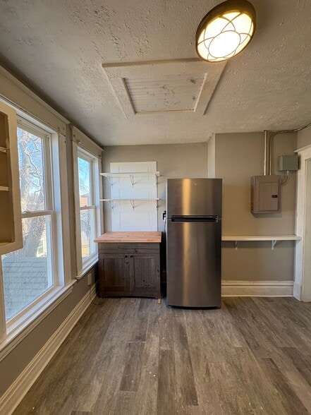 Building Photo - 714 S 1st Ave