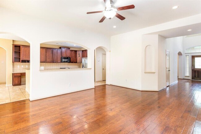 Building Photo - 62 S Longsford Cir