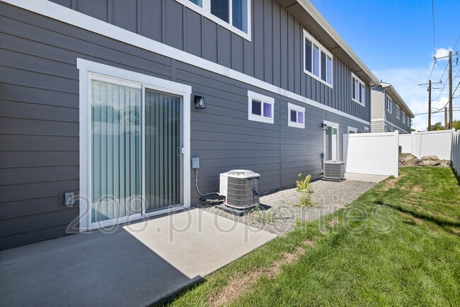 Building Photo - 435 2nd Ave N