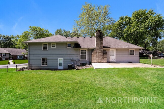 Building Photo - 3 BR/2BA | Newly Renovated Single Family Home |  2 Car Garage | Large Subbasement