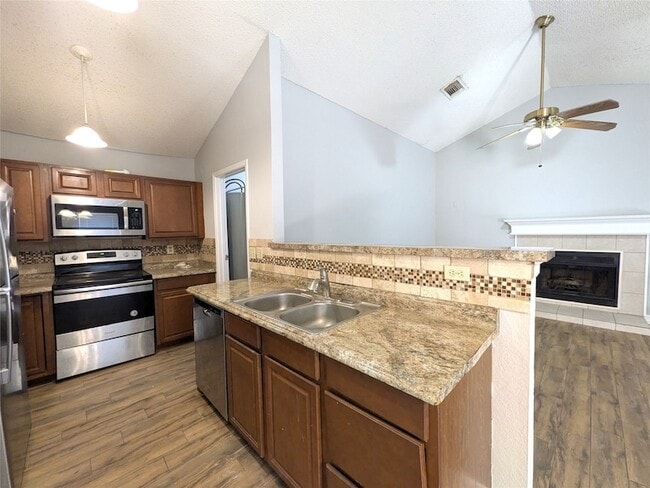 Building Photo - 323 Teakwood Ln