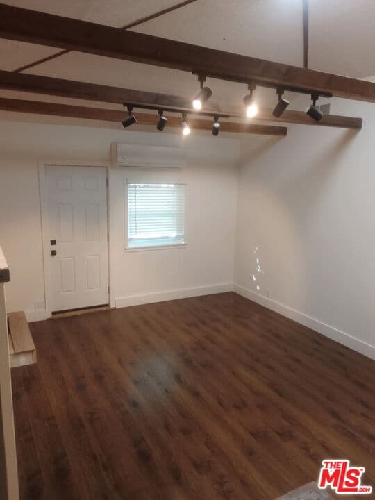 Building Photo - 5757 Vesper Ave