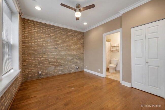 Building Photo - 6146 N Ravenswood Ave