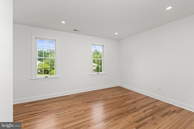 Building Photo - 1213 Clearfield Cir