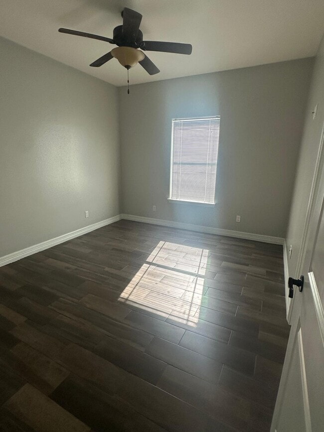 Building Photo - 215 Fig Dr