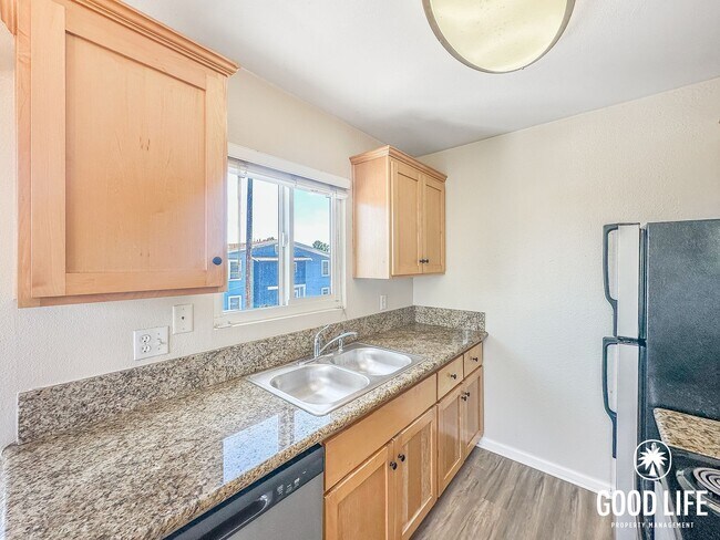 Building Photo - Inviting 1BD/1BA Upper-Level Condo in Golden Hill with Laundry On-Site & Reserved Parking