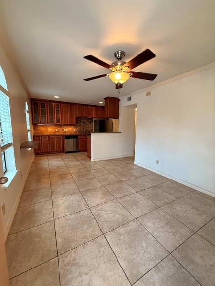 Building Photo - 407 E 45th St