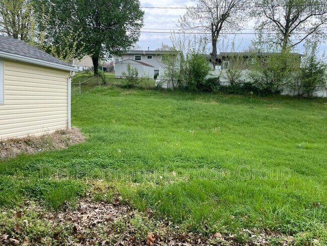 Building Photo - 451 Golden Valley Dr