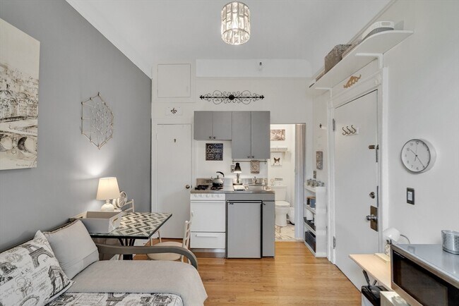 Building Photo - 290 Commonwealth Ave