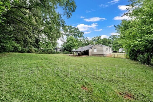 Building Photo - 920 Parkway Dr