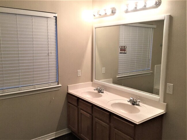Building Photo - 2213 Perkins Crossing Dr