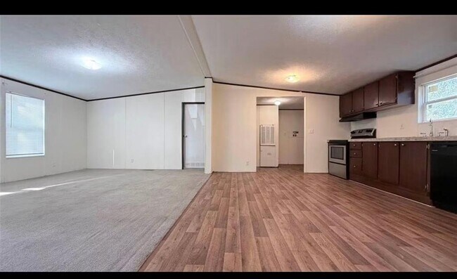 Building Photo - 1430 W Howard Ln