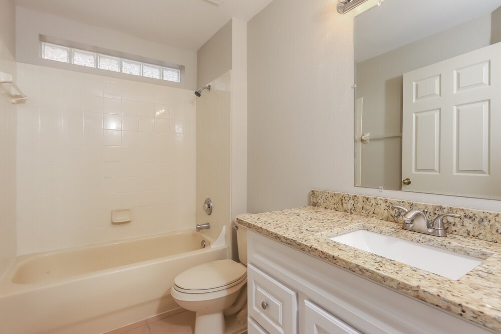 Building Photo - 3413 Palm Beach Dr