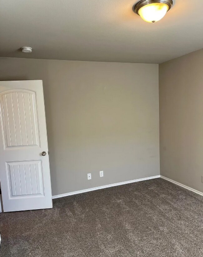 Building Photo - 3 Bed | 2 Bath in Broken Arrow!