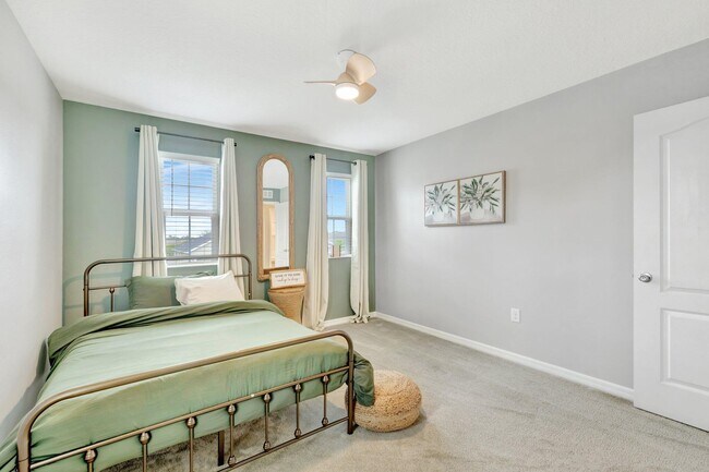 Building Photo - 5700 NW Pine Trail Cir