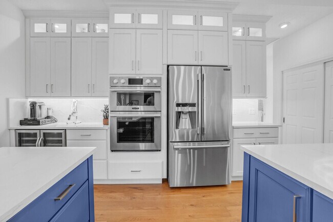 Building Photo - 8951 SE Marina Bay Dr