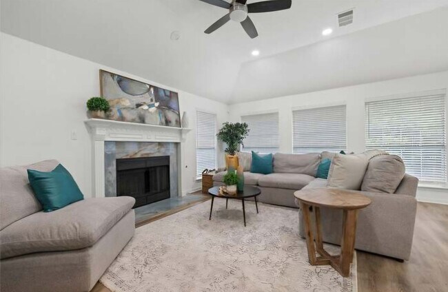 Building Photo - Gorgeous 4/BR 3/BA One-Level Home with Mod...