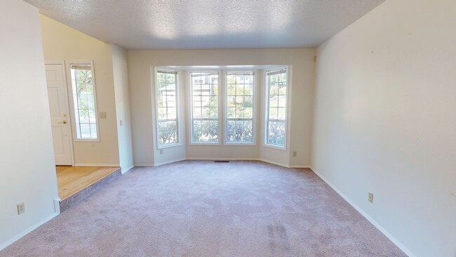 Building Photo - Prime Mountain Park Location! Minutes to D...