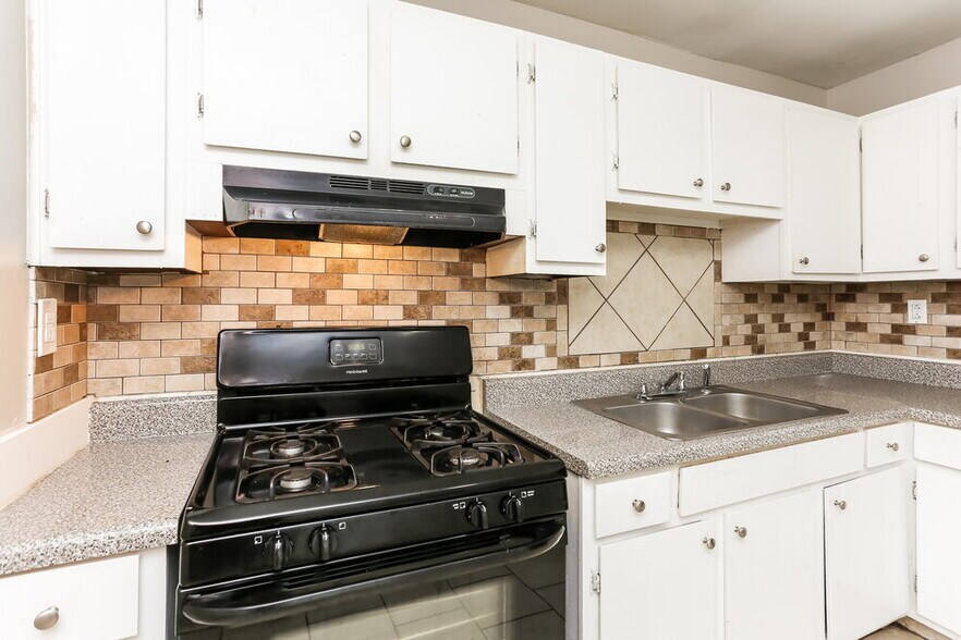 Building Photo - 599 Plainville Dr SW