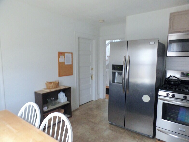 Building Photo - 34 Capen St