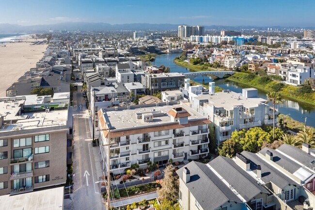 Building Photo - 17 Northstar St