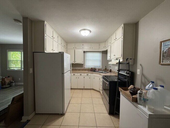 Building Photo - $1,250 | 3 Bedroom, 1 Bathroom Apartment | No Pets | Available for August 1st, 2026 Move in!