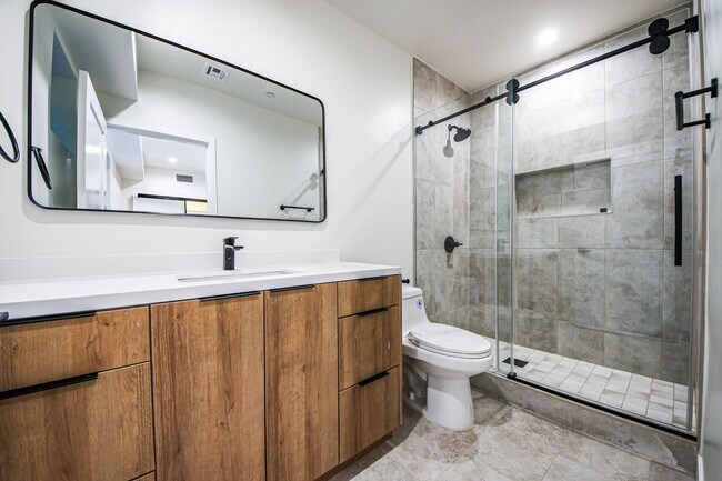 Building Photo - Ultra-Luxury Brand New 2 bed/2.5 bath and ...