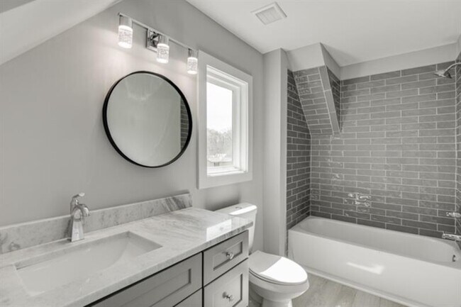 Building Photo - 1641 E Broad St