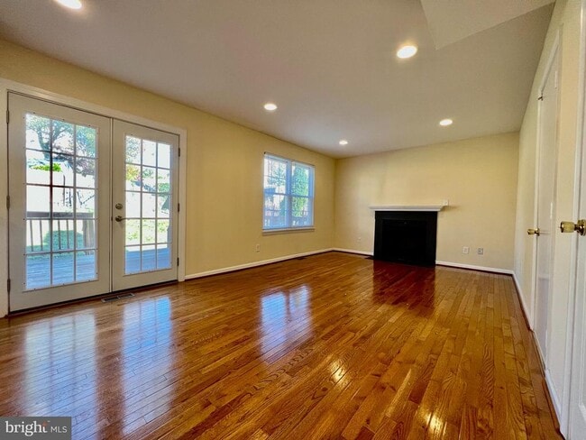 Building Photo - 402 Chalmers Ave