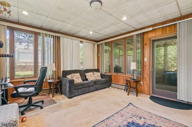 Building Photo - 57 Ivanhoe Ter
