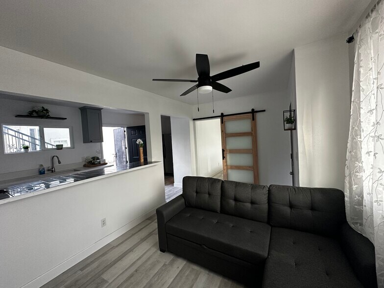 Building Photo - 7115 Somerset Blvd