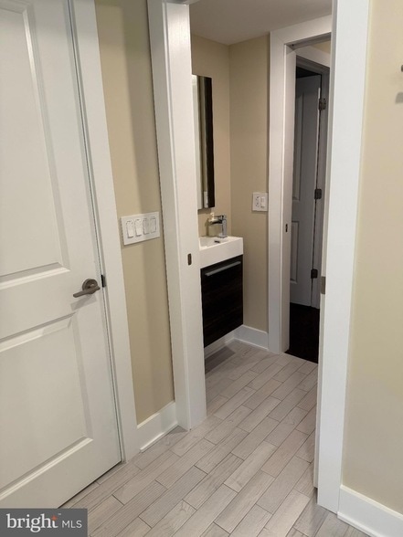 Building Photo - 1651 E Eyre St