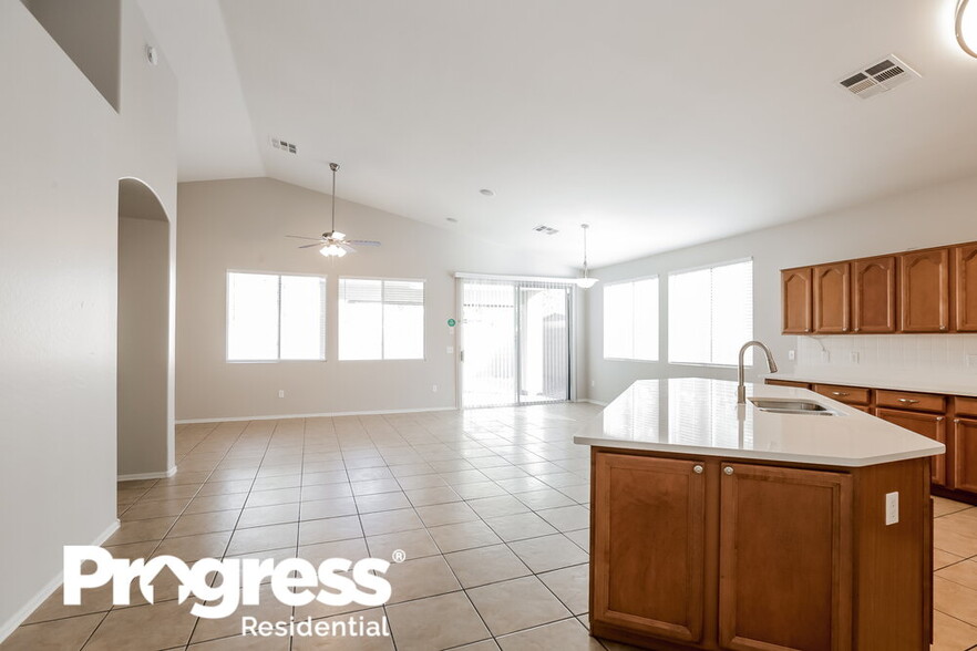 Building Photo - 4130 W Vineyard Rd