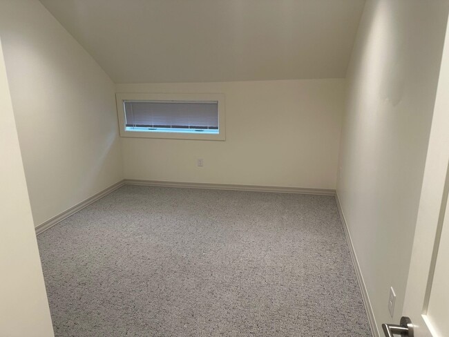 Building Photo - 38 Ladds Ln