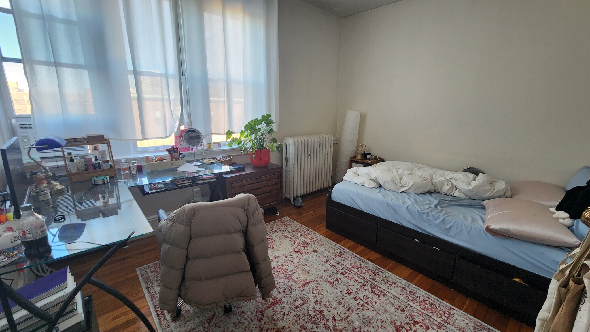 Building Photo - 19 Thatcher St