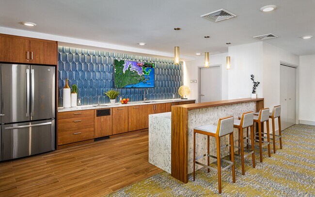 Building Photo - 1001 Ashvillle