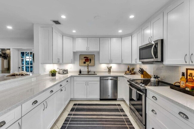 Building Photo - 2004 NE 17th Way