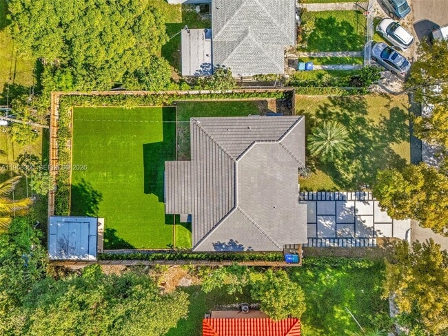 Building Photo - 231 NE 45th St