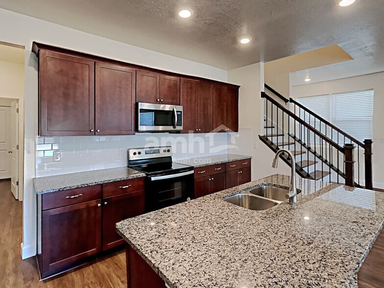 Building Photo - 1192 Wagon Way
