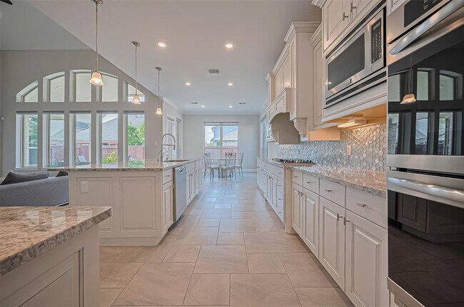 Building Photo - 16818 Calcots Dr