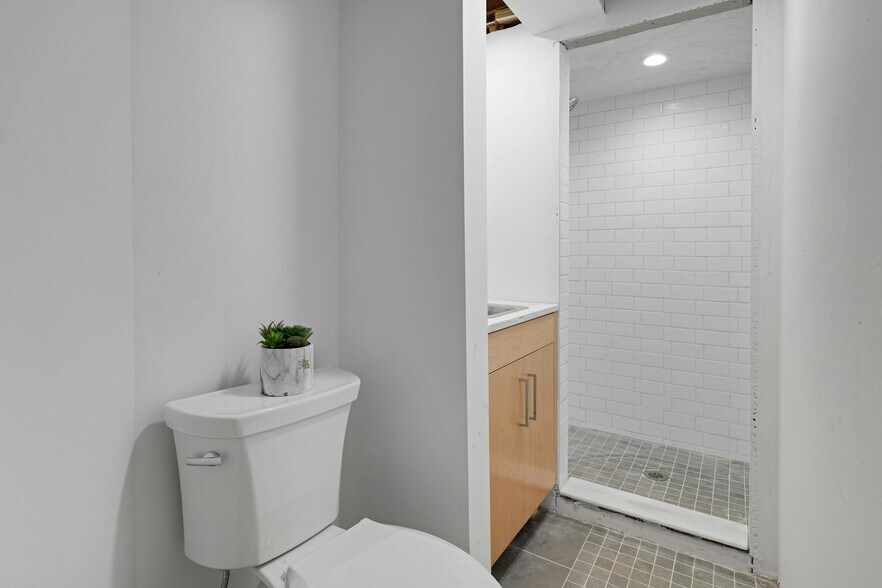 New Full Bath - 17 Halstead Rd