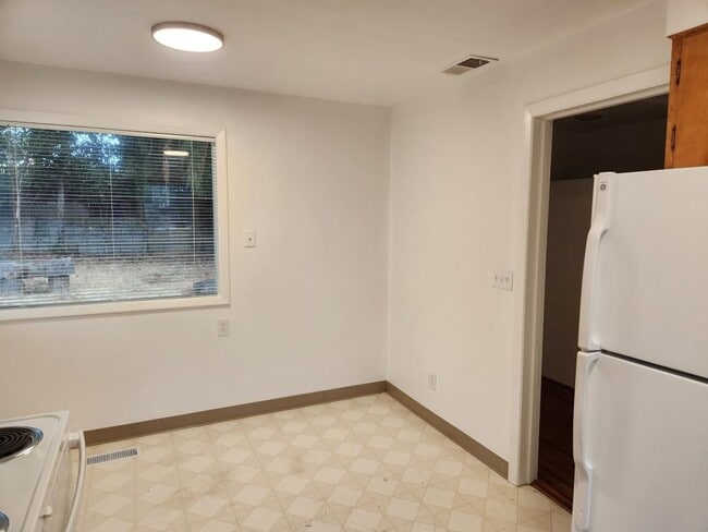 Building Photo - 16350 SE Vineyard Ln