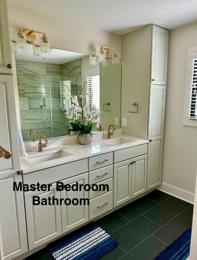 Building Photo - Beautiful 4BR/3.5BA Home in Granger – Spac...