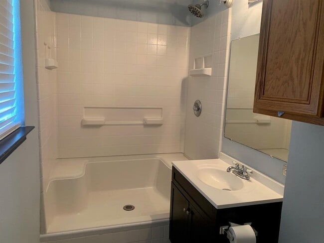 Building Photo - 13605 Ralph Ritchie Rd