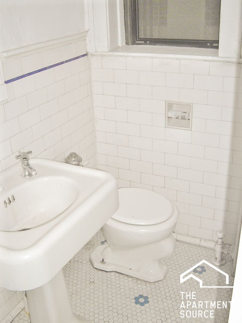 Building Photo - 432 W Surf St