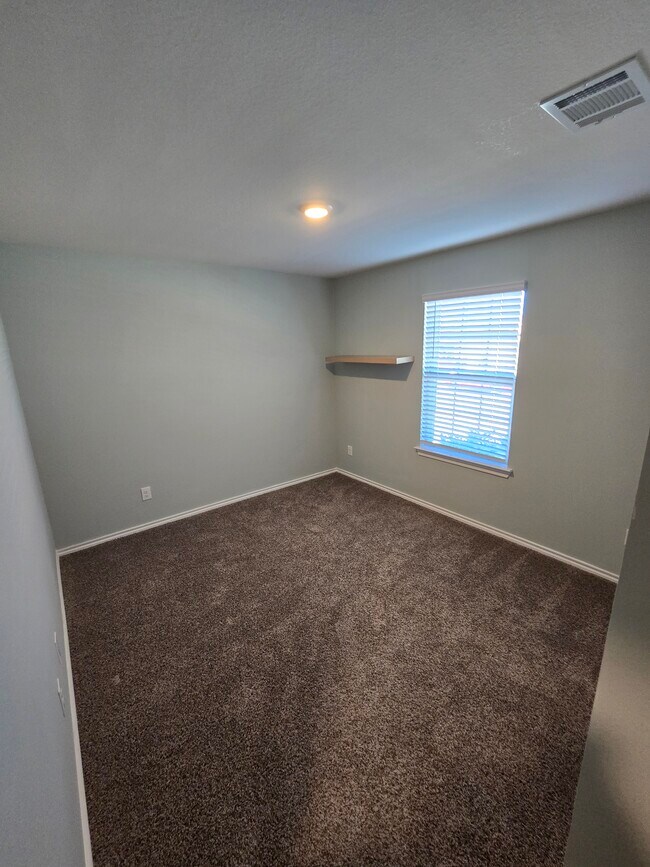 Building Photo - 902 Old Blf Ln