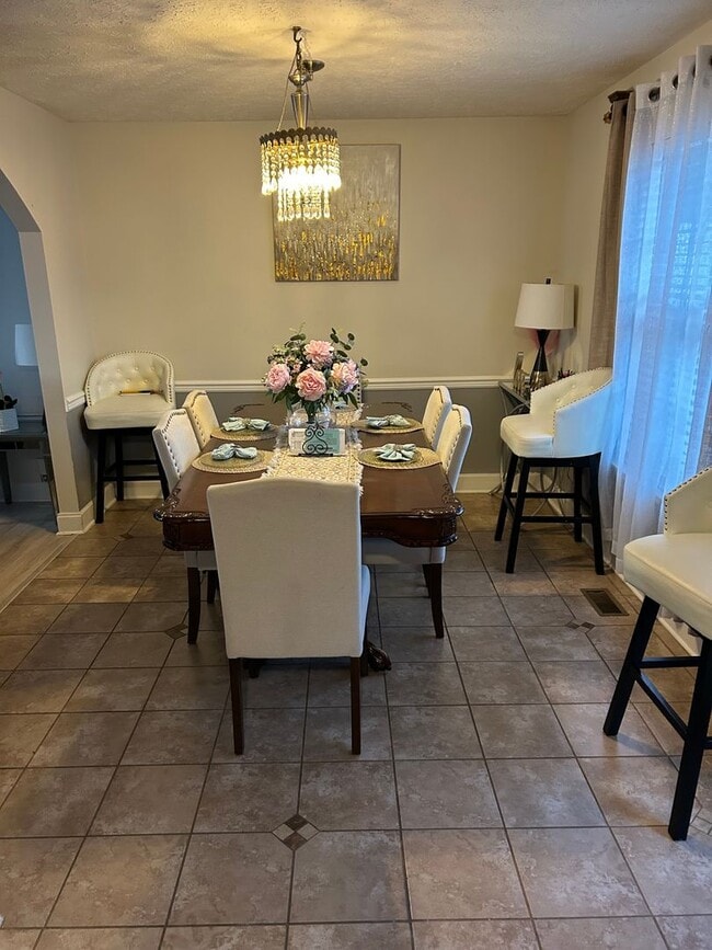 Building Photo - Two-Week move-in special! For Rent: Beauti...