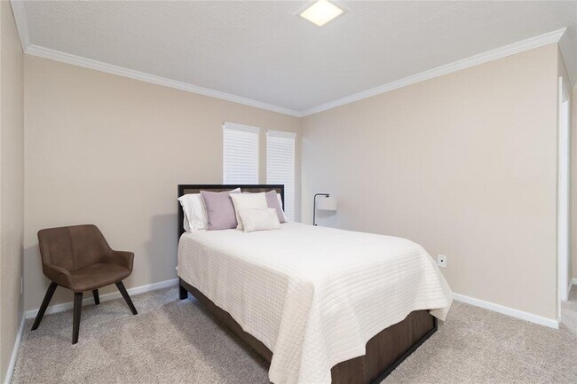 Building Photo - 4607 Breezy Point Dr